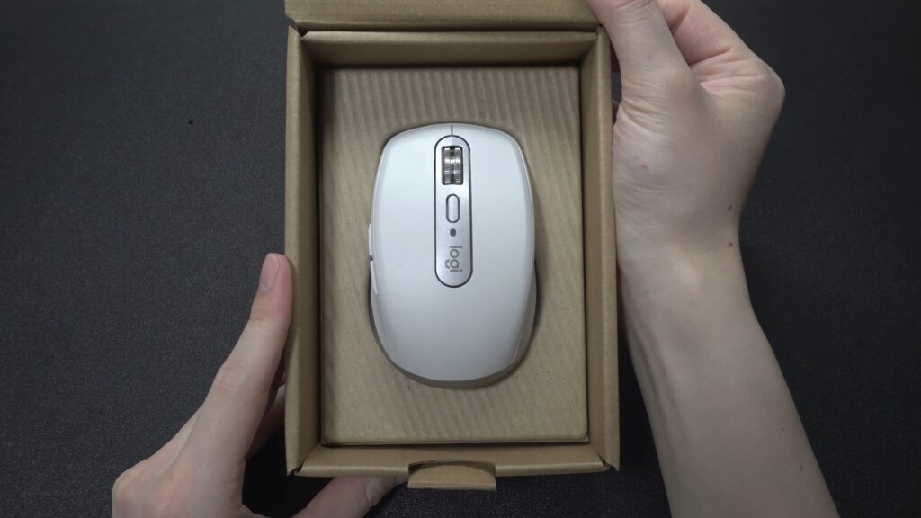 Logicool MX Anywhere 3Sがパッケージに入っている状態。