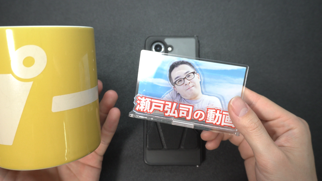 【瀬戸さんグッズ】左側プーンマグカップ、右側瀬戸さんアクリルスタンド