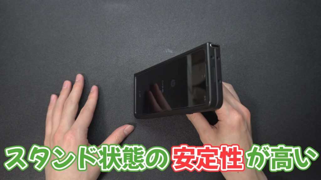 【スタンド使用】Galaxy Z Fold 5の閉じた状態での縦置き