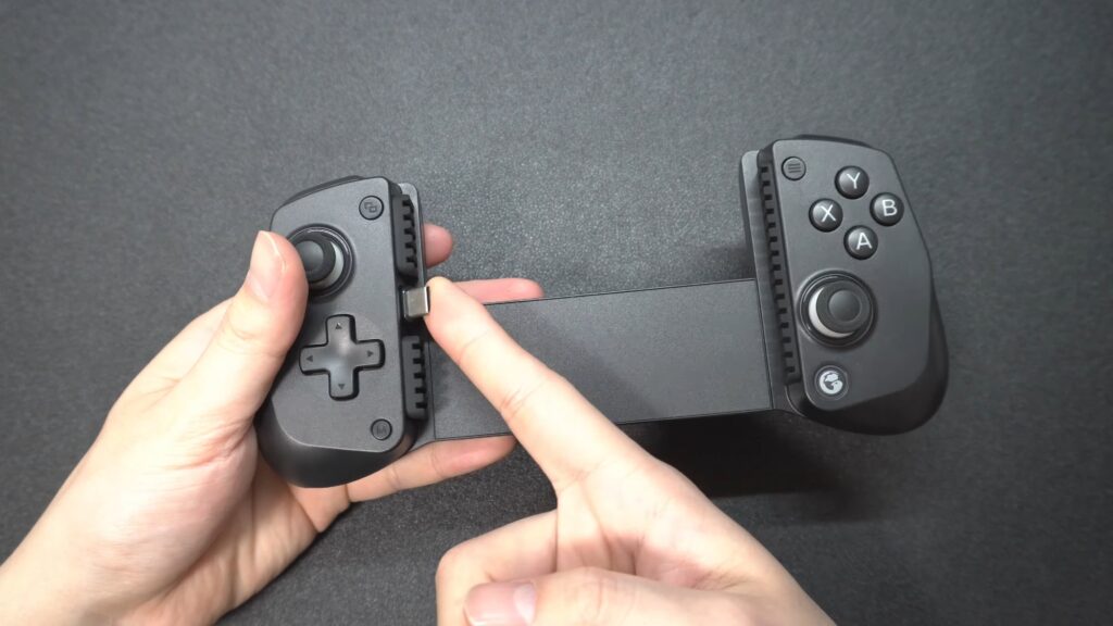 GameSir X5 Liteの上下に可動するType-C端子部分を写した写真