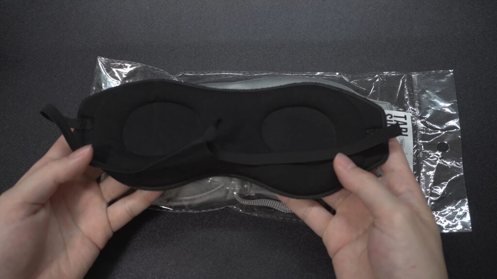 ダイソーで購入した110円(税込)のアイマスク。以前まで使用していたもの