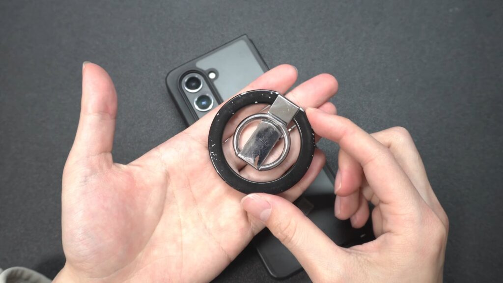 比較対象として使用した無名メーカー製のMagSafeスマホリング