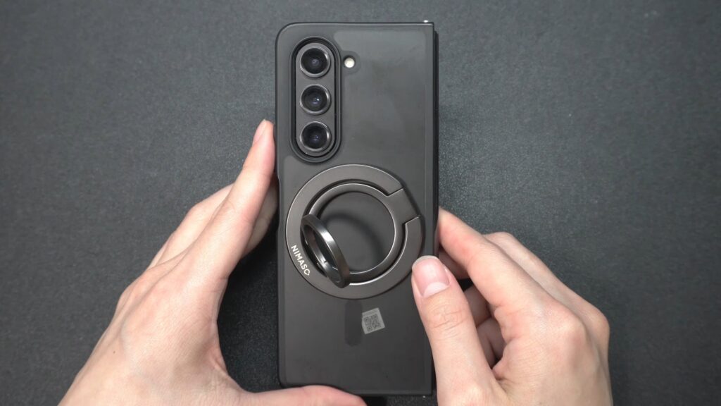 NIMASO MagSafeスマホリングを1段階起こした状態