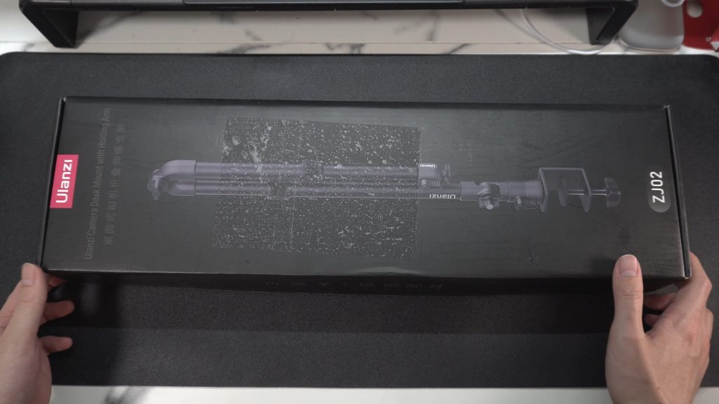Ulanzi ZJ02のパッケージに直接貼られていた伝票を剥がした状態。