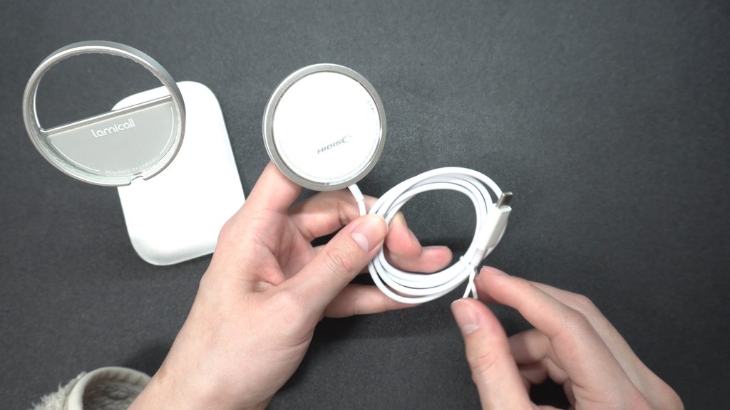 HIDISCの充電器本体の様子。